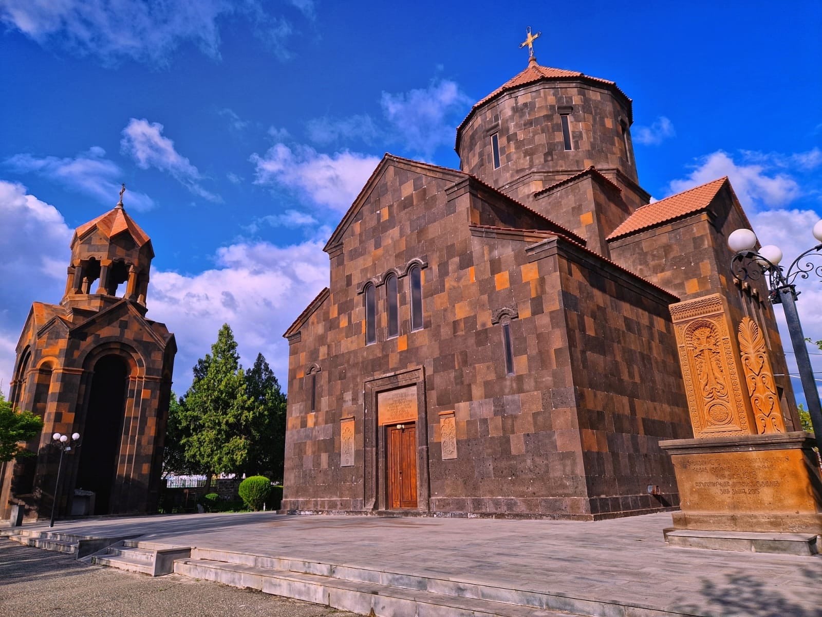 Մեր եկեղեցին. Ներքին Չարբախի Սուրբ Խաչ